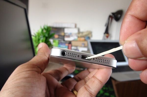 How to Clean iPhone 5 Charging Port Dirt