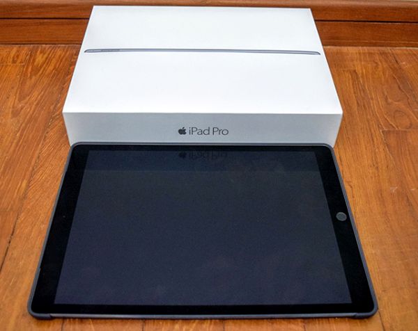 iPad Pro Unboxing Photos and First Impressions