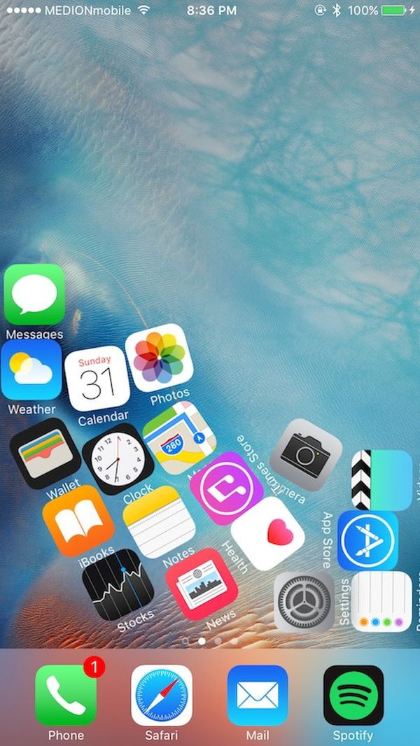 Fun iOS 9 iPhone Apps Icon Jailbreak Tweaks with Gravitation Effect