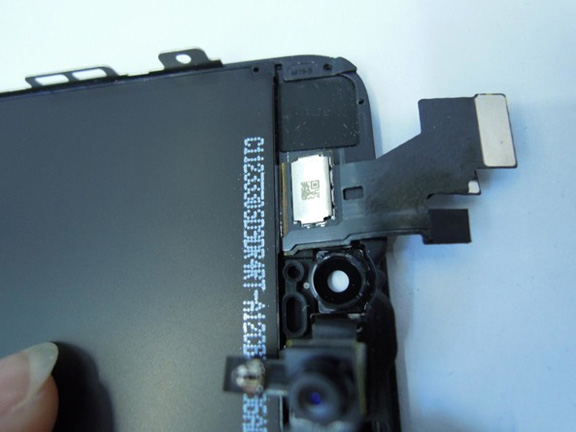 New iPhone 5 Pictures Have No NFC Chip &#124; Photo